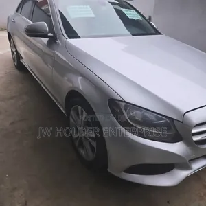 Mercedes-Benz C300 Luxury 4dr AWD 4Matic Sedan (2.0L 4cyl 7A) 2015