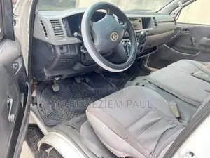 Toyota HiAce 2013 White