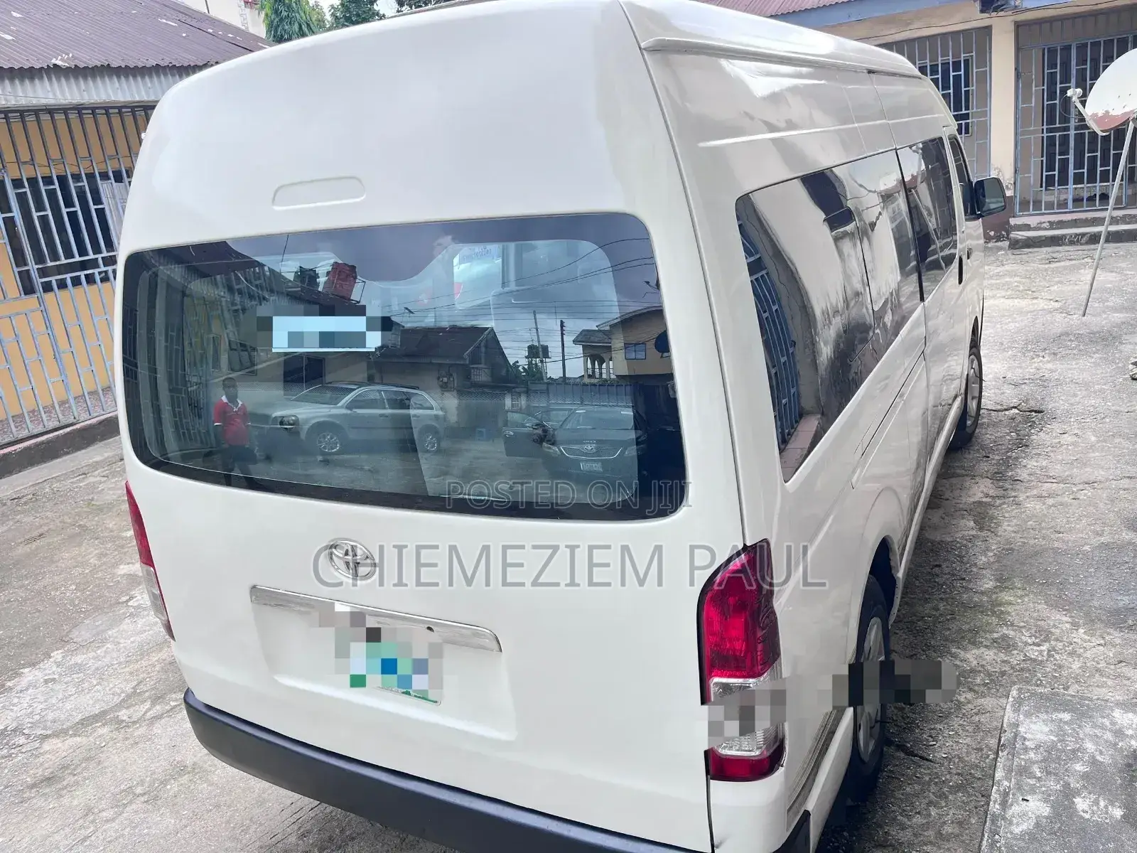 Toyota HiAce 2013 White