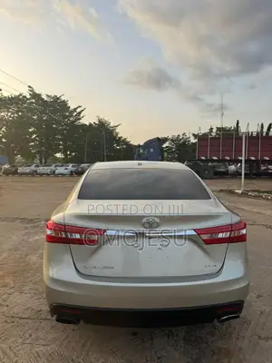 Toyota Avalon XLE Premium 4dr Sedan (3.5L 6cyl 6A) 2015 Gold