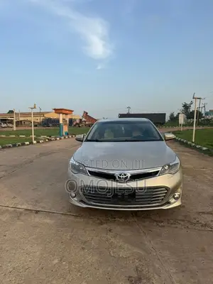 Toyota Avalon XLE Premium 4dr Sedan (3.5L 6cyl 6A) 2015 Gold