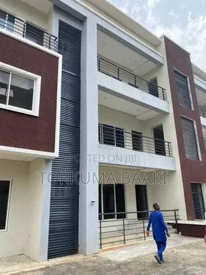 3bdrm Block of Flats in Jahi Gilmore for rent