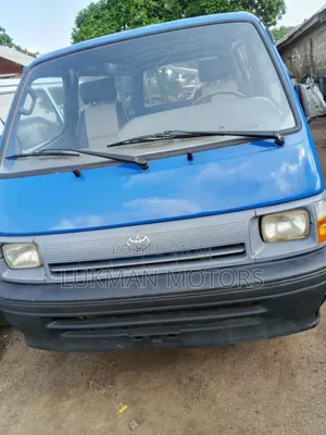 Toyota HiAce 2005 Blue