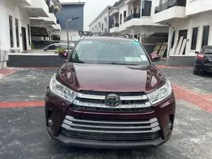 Toyota Highlander XLE 4x4 V6 (3.5L 6cyl 8A) 2018 Burgundy
