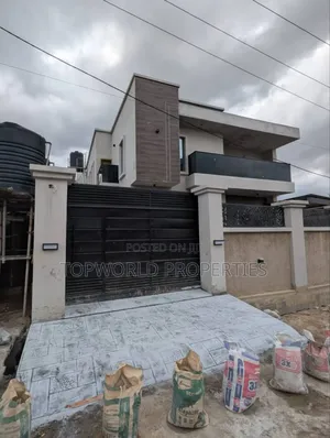 4bdrm Duplex in Within College Road for sale