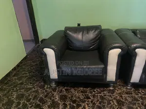 Neatly Used Complete Chair for Sale