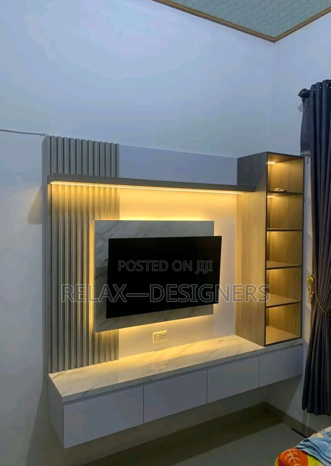 Hanging Tv  Console