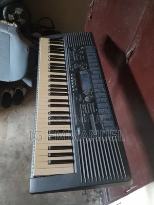 Yamaha PSR 320 Piano Keyboard and Keyboard Stand