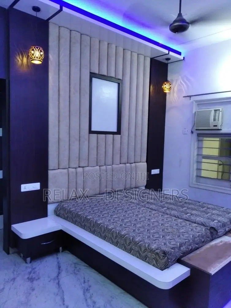Horizontal Padded Bed