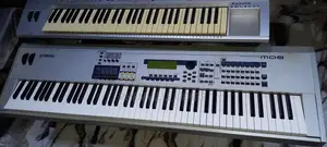 Yamaha Mo8 Synthesiser Keyboard