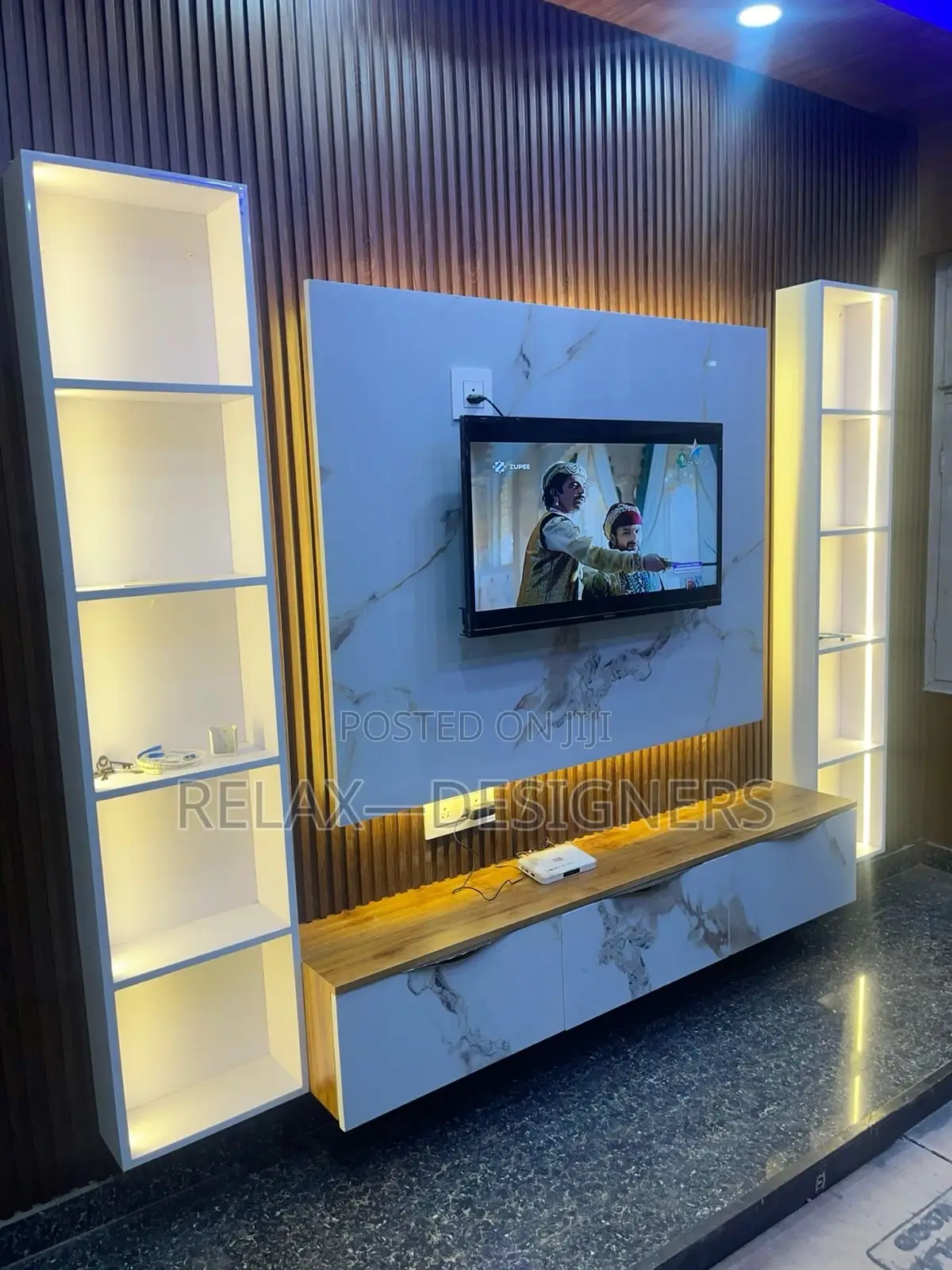 Tv  Console With 2. Side Shelves