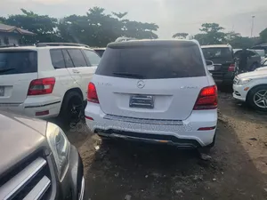 Mercedes-Benz GLK-Class Base GLK 350 4dr AWD 4MATIC (3.5L 6cyl 7A) 2015