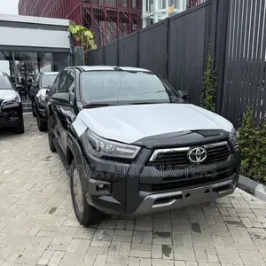 New Toyota Hilux 2025 Black