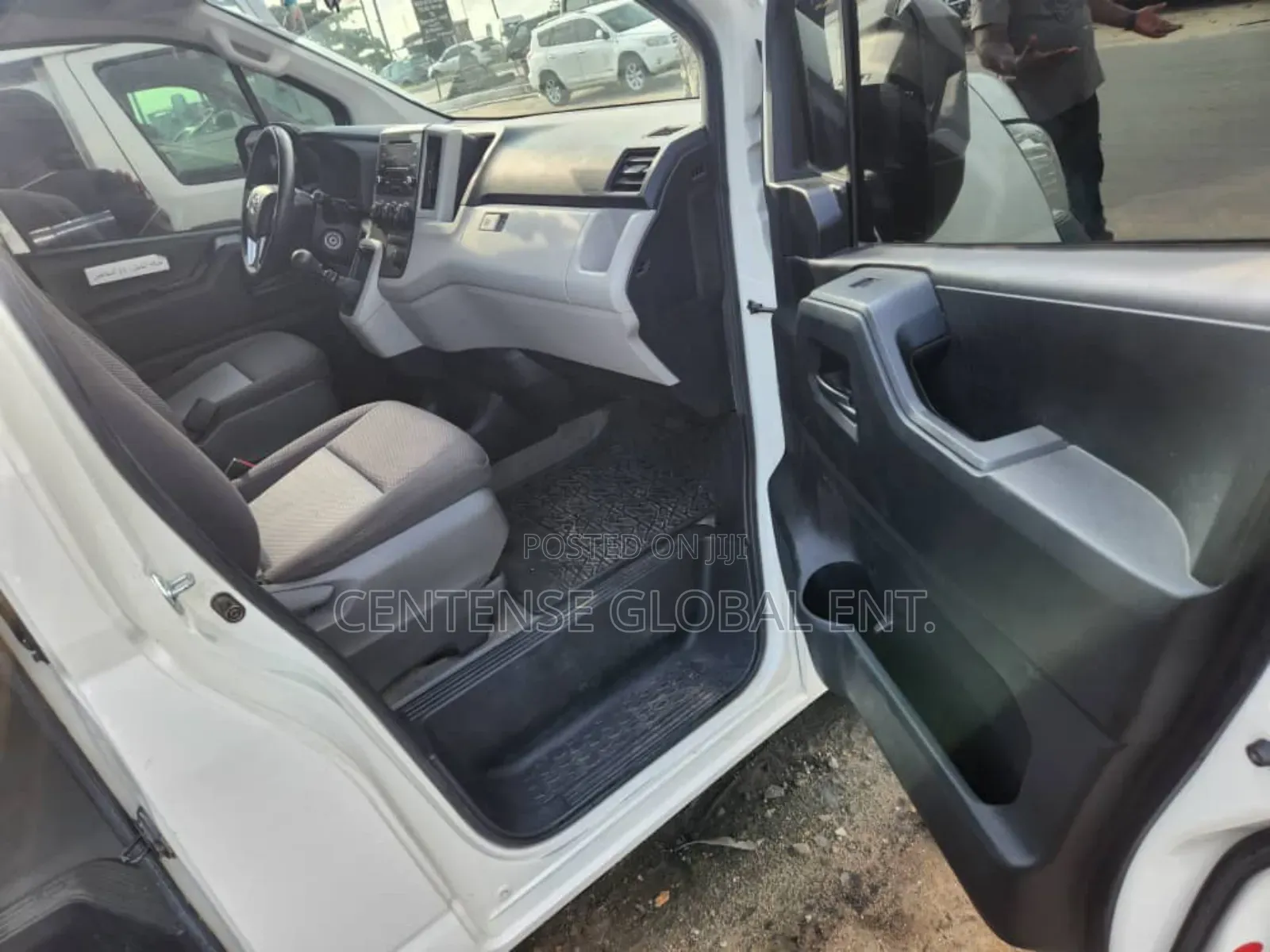 Toyota HiAce 2022 White