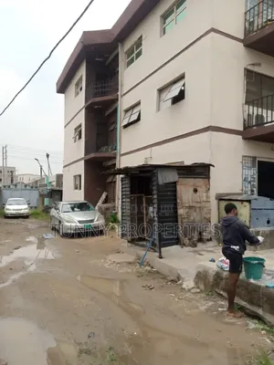12bdrm Block of Flats in Airport Road / Ikeja for sale