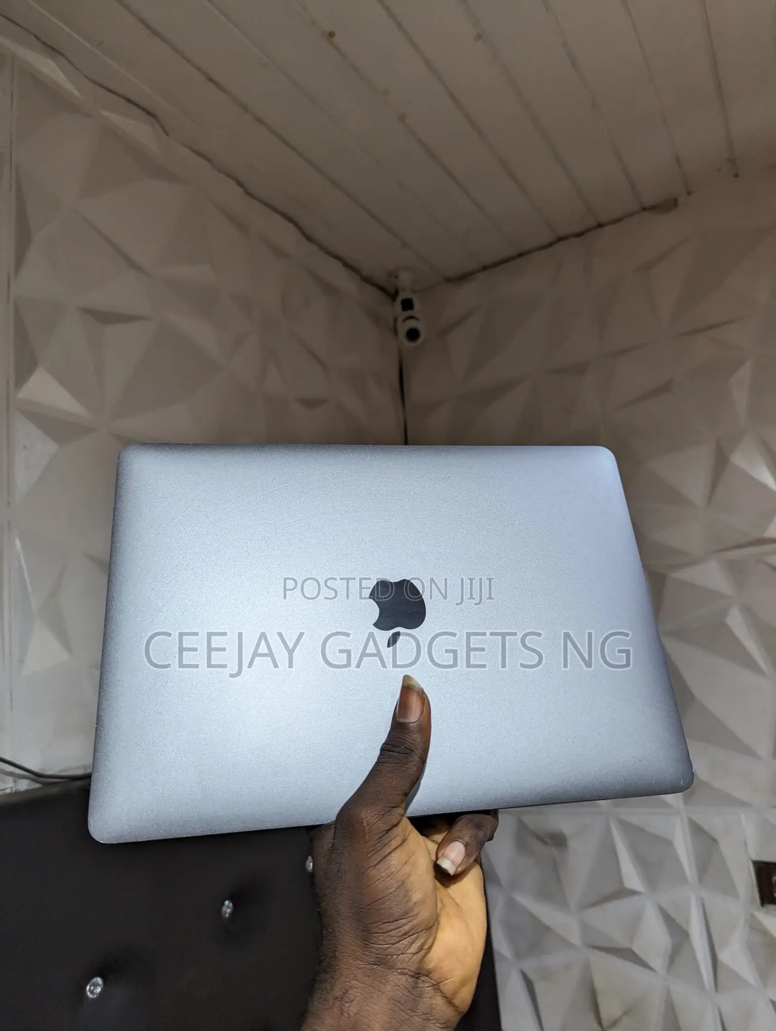Laptop Apple MacBook Pro 2020 16GB Intel Core I5 SSD 512GB