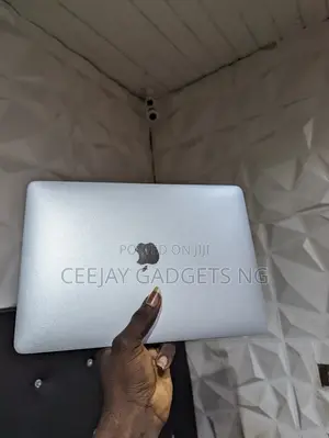 Laptop Apple MacBook Pro 2017 8GB Intel Core i5 SSD 256GB