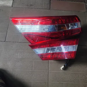Left Side Rear Light and Booth Light Avalon 2014/2015