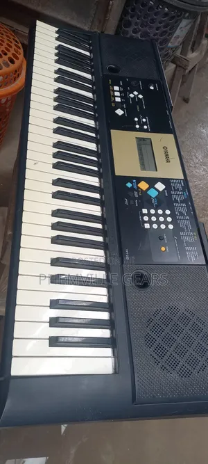 Yamaha Ypt 220 Uk Used Keyboard.