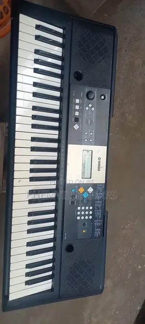 Yamaha Ypt 220 Uk Used Keyboard.