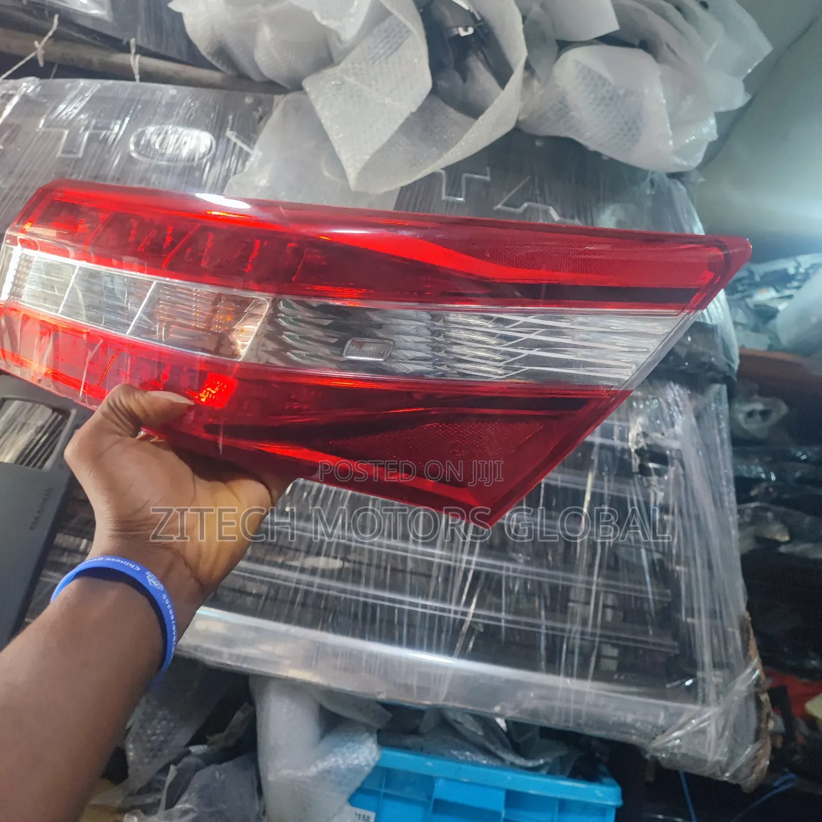 Right Side Rear Light Avalon 2015