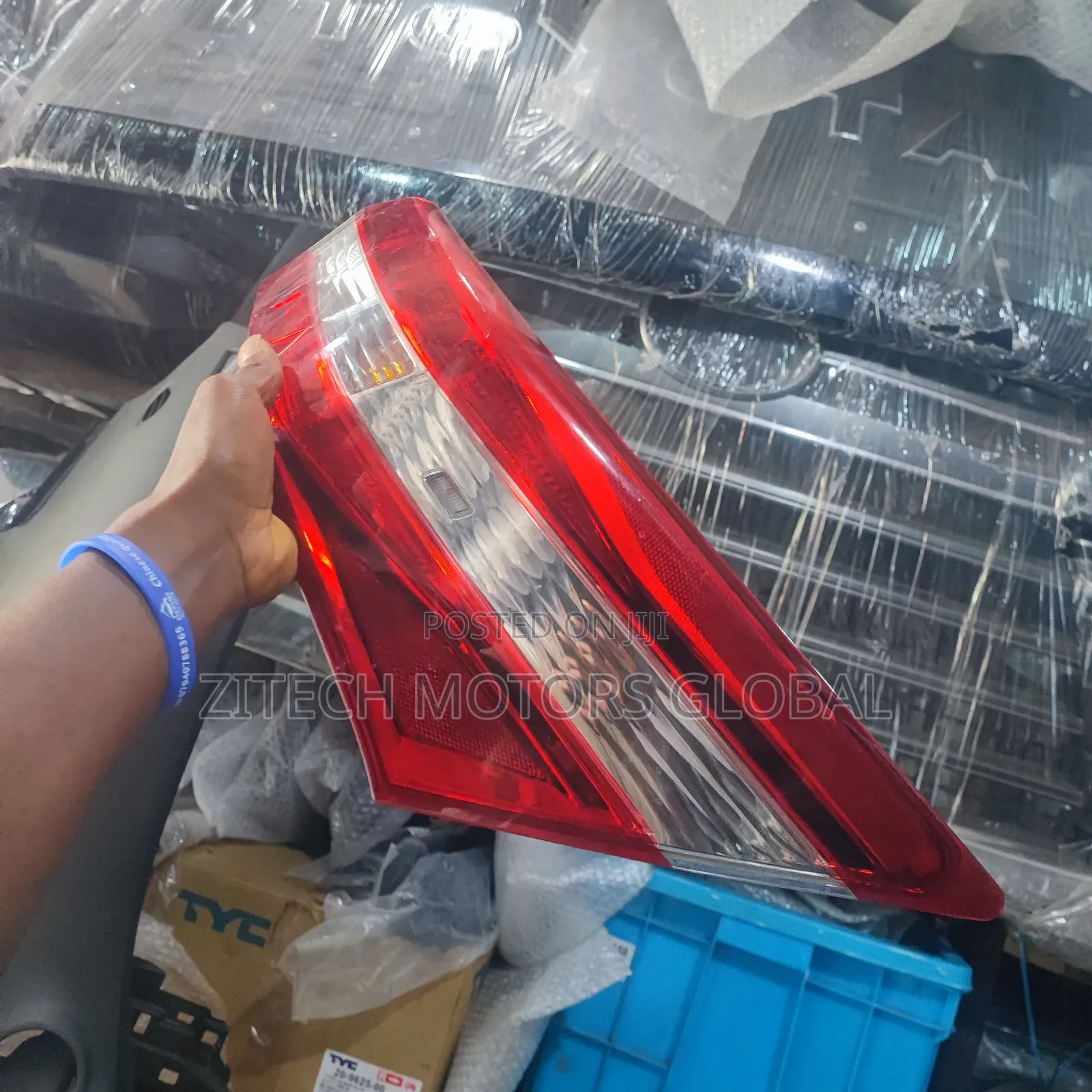 Right Side Rear Light Avalon 2015