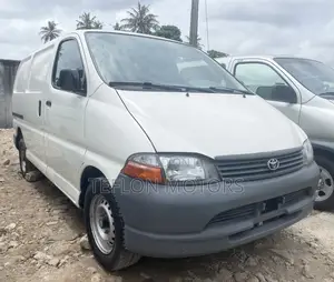 Toyota HiAce 2002 White