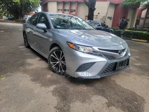 Toyota Camry SE FWD (2.5L 4cyl 8AM) 2018 Gray