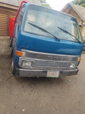 Toyota Dyna 100 Truck Old Model