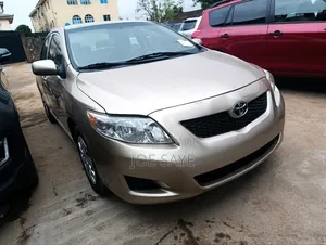 Toyota Corolla LE 4dr Sedan (1.8L 4cyl 4A) 2011 Gold