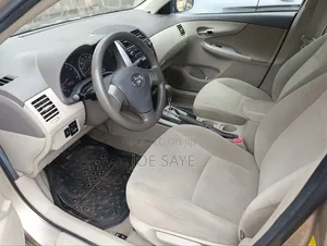 Toyota Corolla LE 4dr Sedan (1.8L 4cyl 4A) 2011 Gold