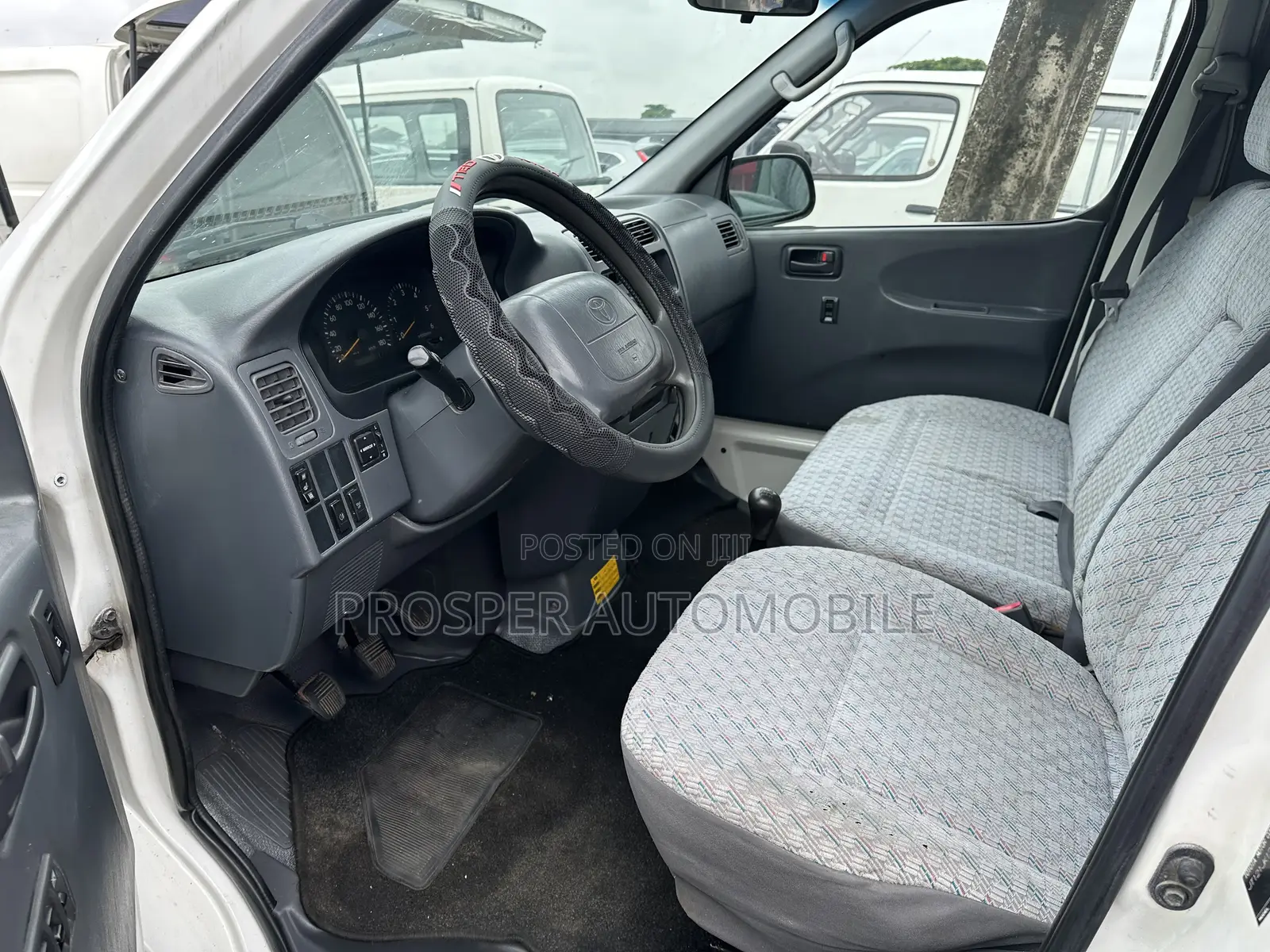 Toyota HiAce 2007 White