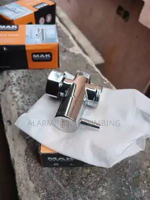 Angle Valve Tee Connector in Chrome