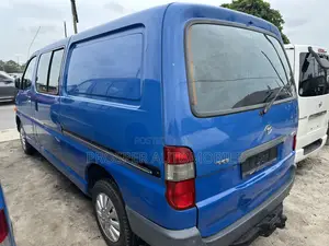 Toyota HiAce 2006 Blue
