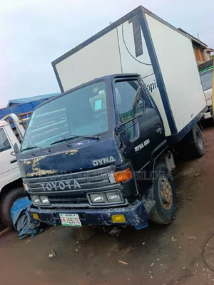 Nigeria Use Toyota Dyna 200 Cover Body Six Tires 2rz Petrol Engine