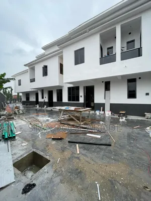 4bdrm Duplex in Inside An Estate, Surulere for sale