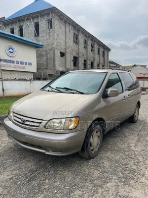 Toyota Sienna 2001 Gold