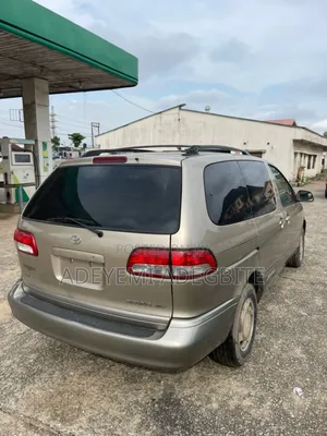Toyota Sienna 2001 Gold