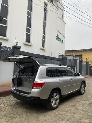 Toyota Highlander Limited 3.5l 4WD 2013 Silver