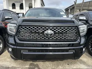 Toyota Tundra Platinum 5.7L V8 4x4 CrewMax 5.6 ft. box 145.7 in. WB