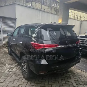 Toyota Fortuner 2022 Black