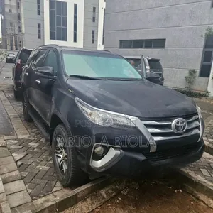 Toyota Fortuner 2022 Black