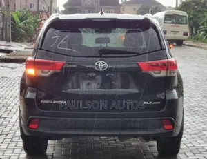 Toyota Highlander XLE 4x4 V6 (3.5L 6cyl 8A) 2018 Black