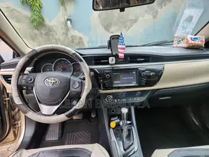 Toyota Corolla 2015 Gold