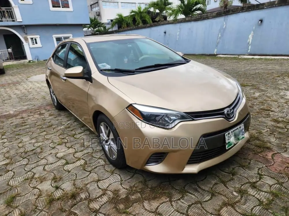 Toyota Corolla 2015 Gold