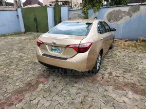 Toyota Corolla 2015 Gold