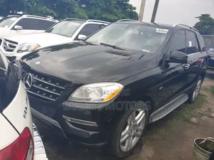 Mercedes-Benz M Class ML350 4dr SUV (3.5L 6cyl 7A) 2015 Black