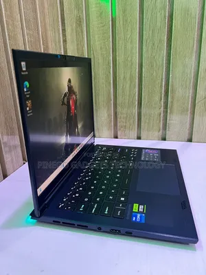 Laptop MSI Stealth 14 Studio A13VF 16GB Intel Core I7 SSD 1T