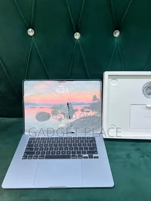 New Laptop Apple MacBook Air 2025 M4 15-Inch 16GB Apple M4 SSD 256GB
