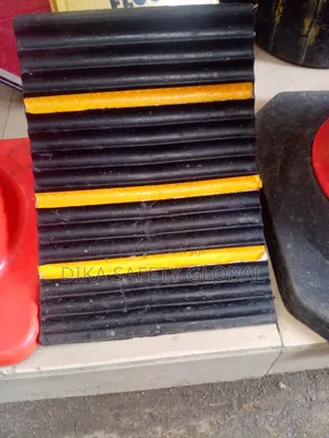 Rubber Truck Wheel Chock Available In Stock